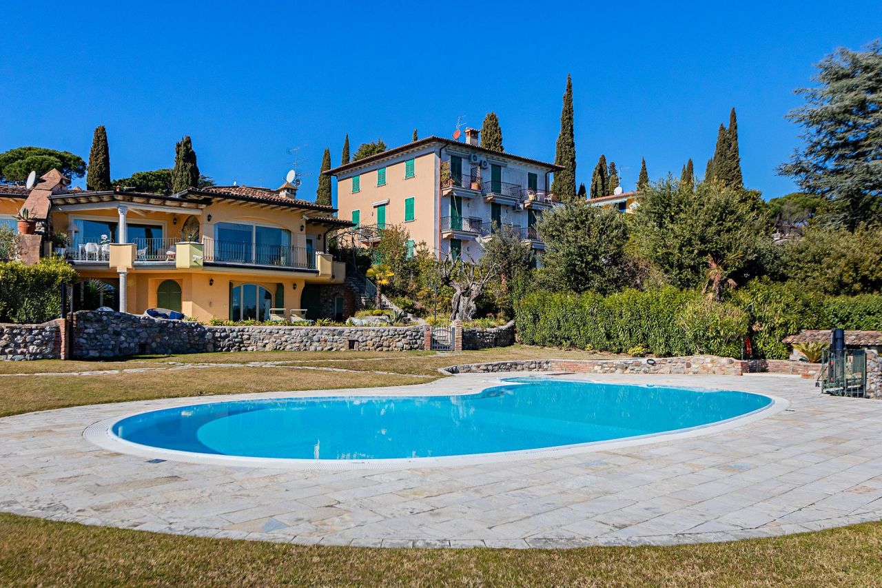 Вилла у озера Гарда, Италия, 300 м² - фото 8