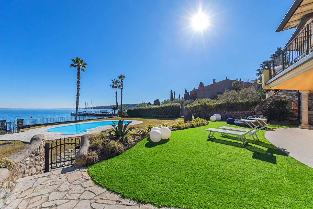 Вилла у озера Гарда, Италия, 300 м² - фото 10