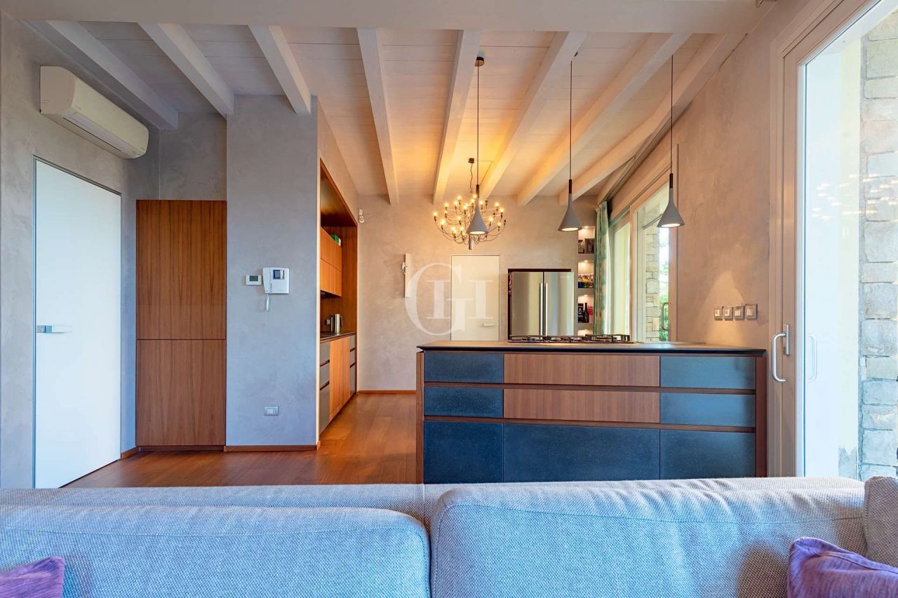 Апартаменты у озера Гарда, Италия, 147 м² - фото 2