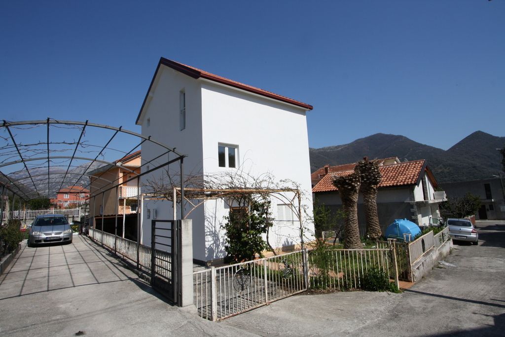 Дом в Каменари, Черногория, 148 м2 - фото 1