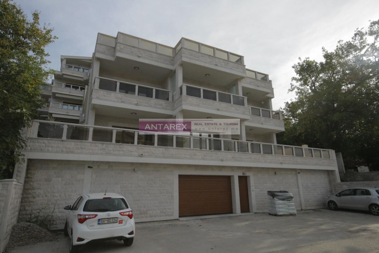 Апартаменты в Ластве, Черногория, 104 м2 - фото 1