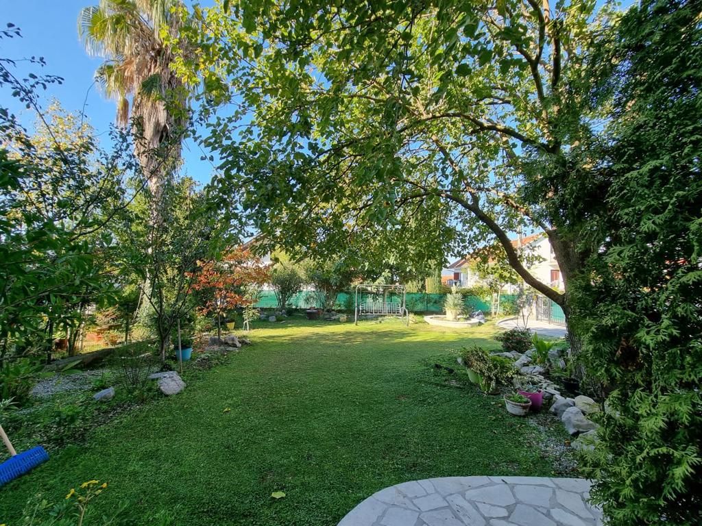 Дом в Тивате, Черногория, 200 м² - фото 2