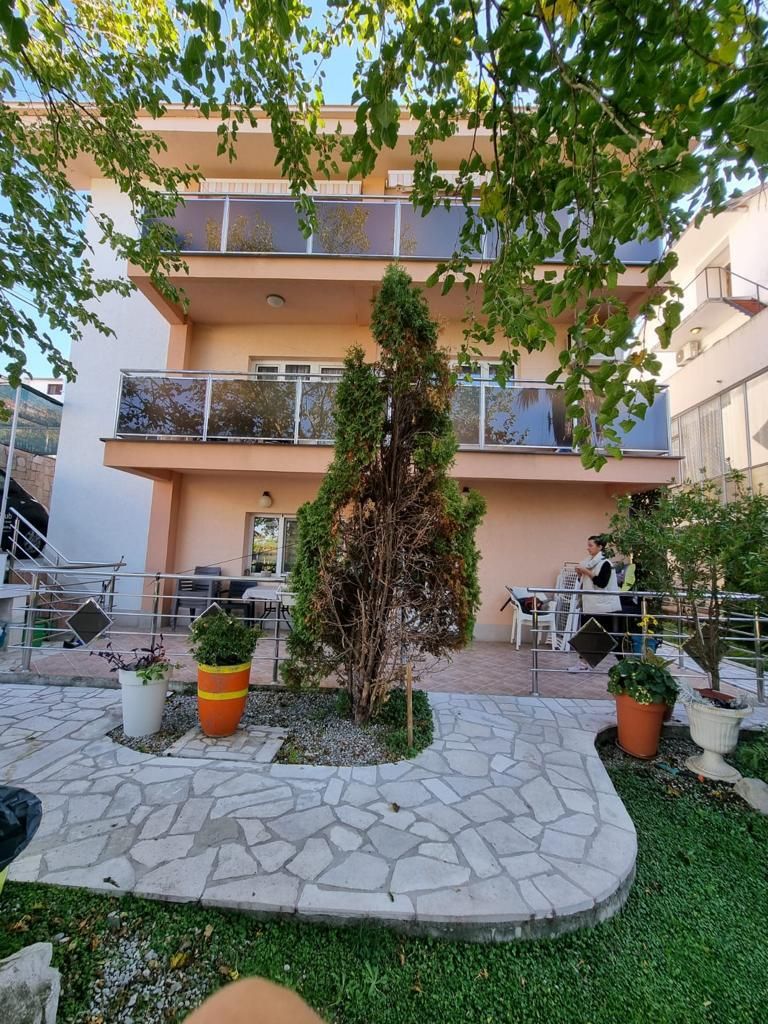 Дом в Тивате, Черногория, 200 м² - фото 4