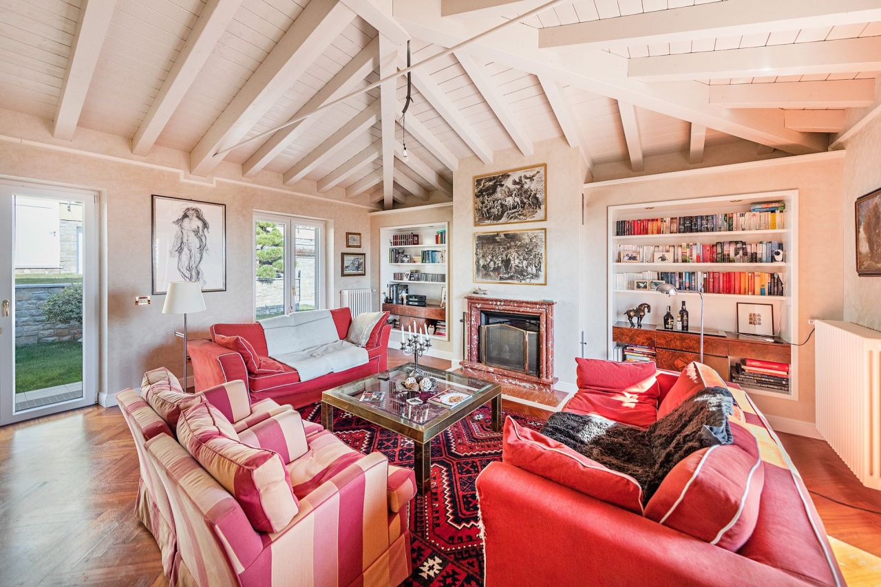 Вилла у озера Гарда, Италия, 450 м² - фото 4