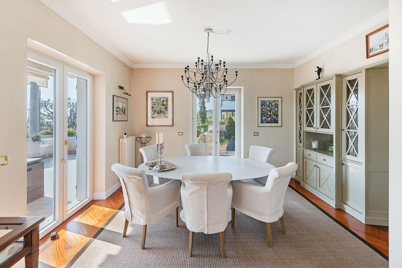 Вилла у озера Гарда, Италия, 450 м² - фото 7