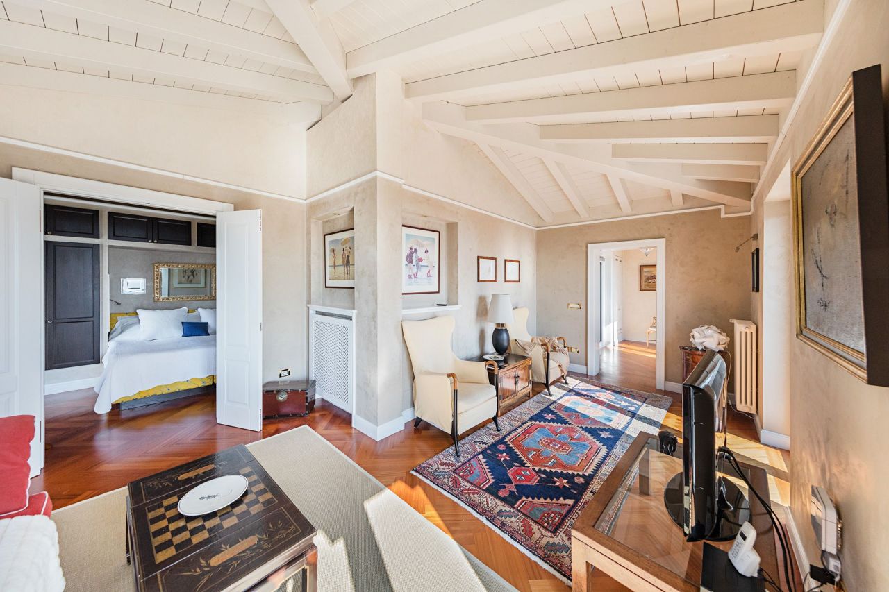 Вилла у озера Гарда, Италия, 450 м² - фото 10