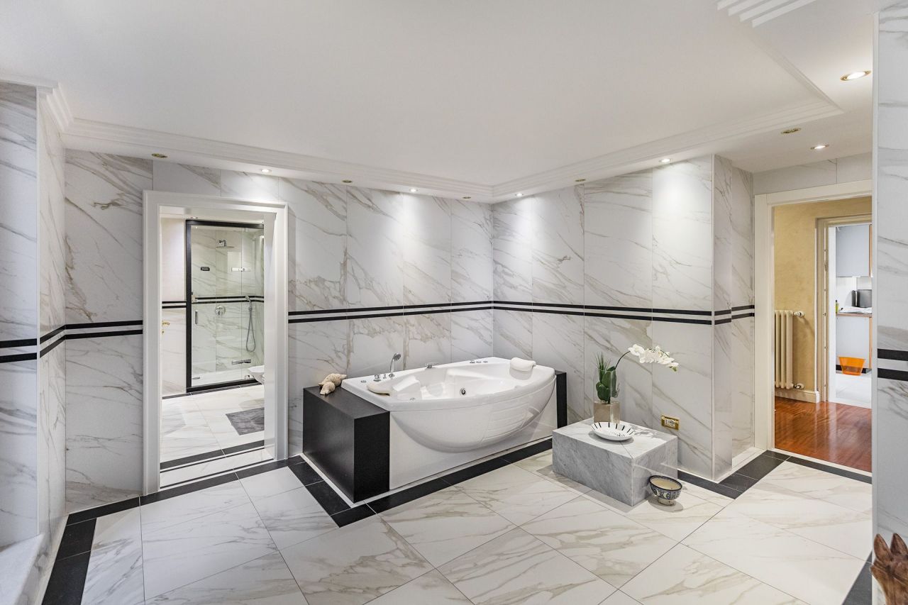 Вилла у озера Гарда, Италия, 450 м² - фото 15