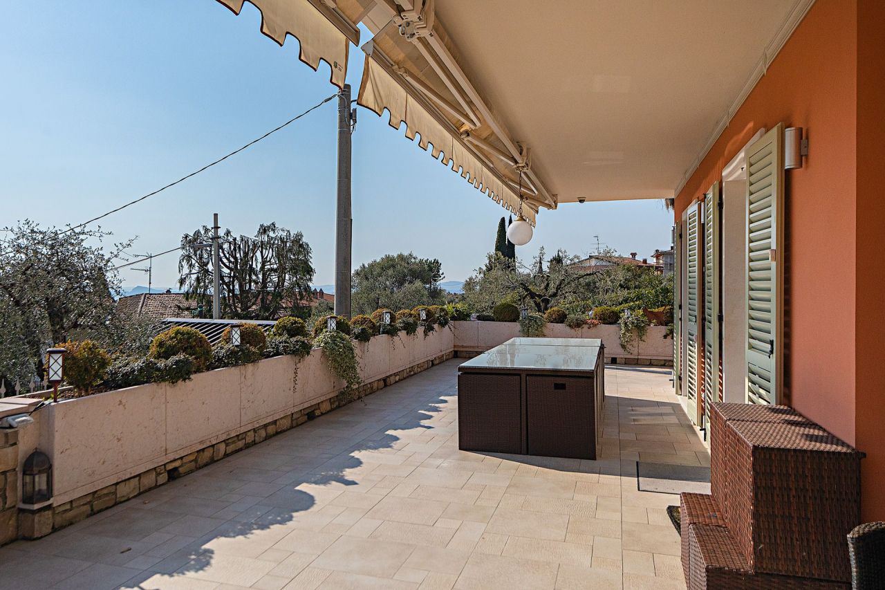 Вилла у озера Гарда, Италия, 450 м² - фото 18