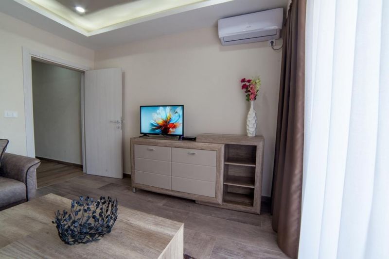 Отель, гостиница в Улцине, Черногория, 3 000 м² - фото 2