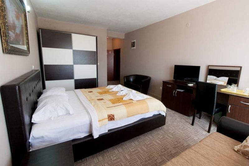 Отель, гостиница в Улцине, Черногория, 3 000 м² - фото 4