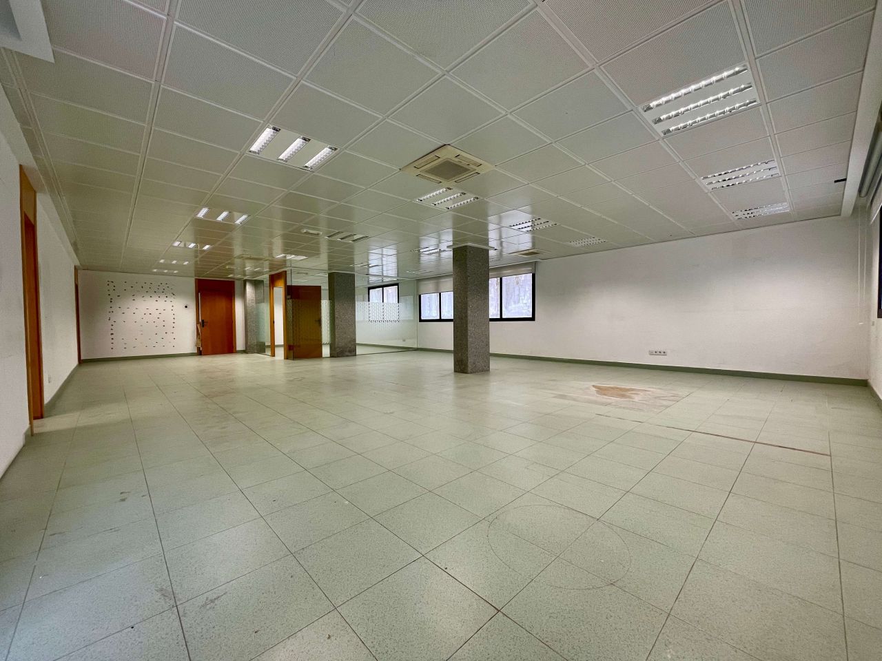 Коммерческая недвижимость в Маррачи, Испания, 220 м² - фото 1