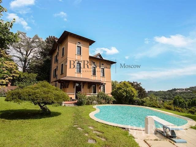 Дом в Варесе, Италия, 480 м2 - фото 1