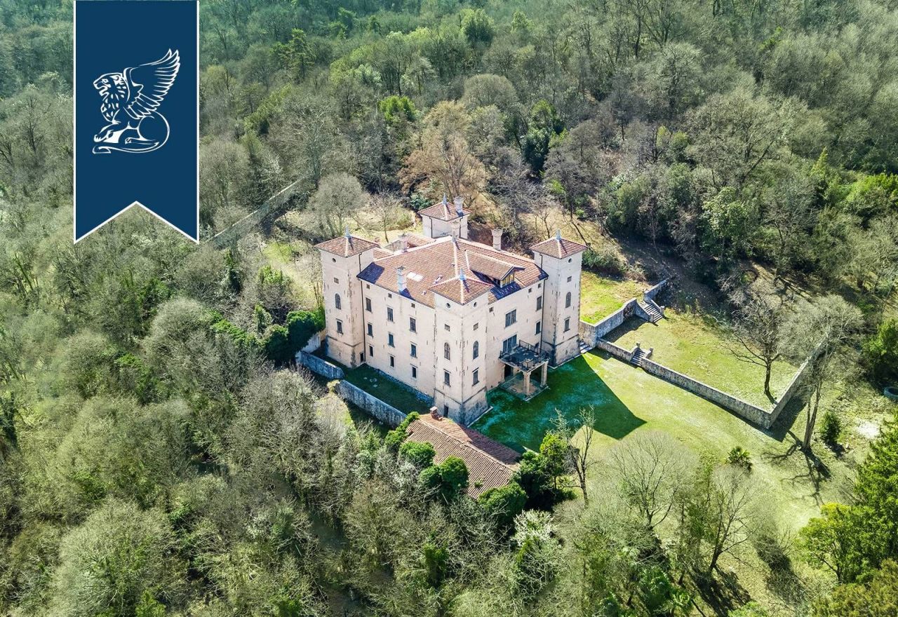 Замок в Гориции, Италия, 1 850 м2 - фото 1