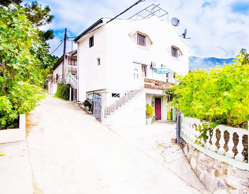 Доходный дом в Сутоморе, Черногория, 229 м2 - фото 1