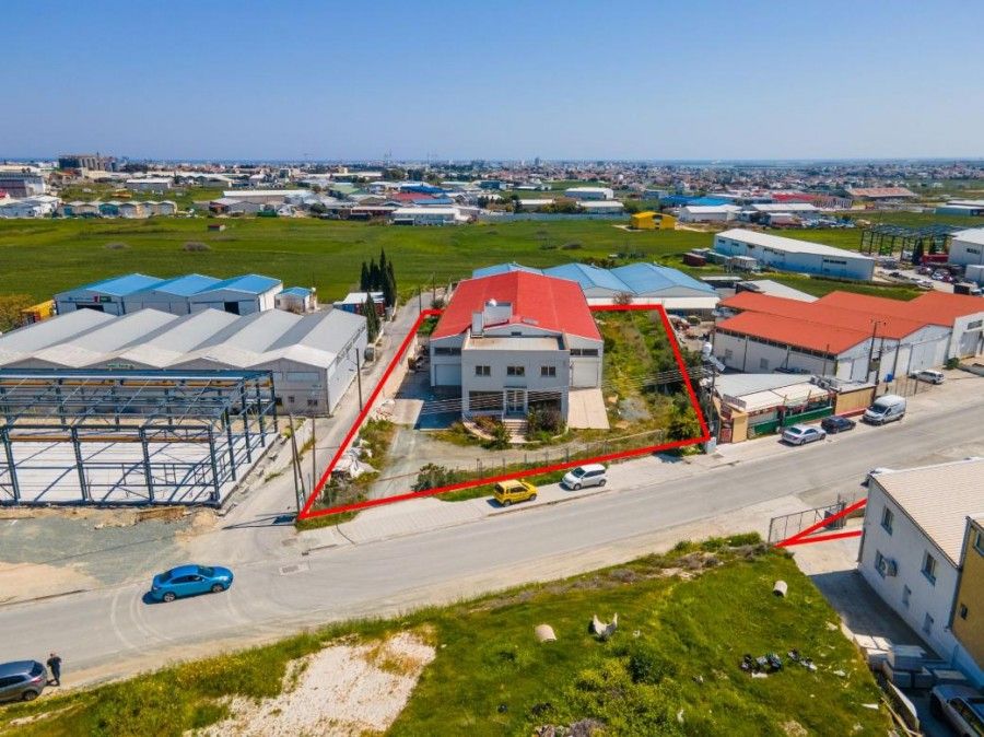 Вилла в Ларнаке, Кипр, 945 м² - фото 1