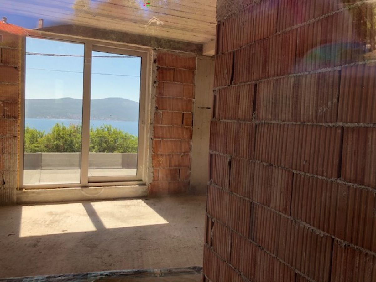 Дом в Тивате, Черногория, 257 м² - фото 2