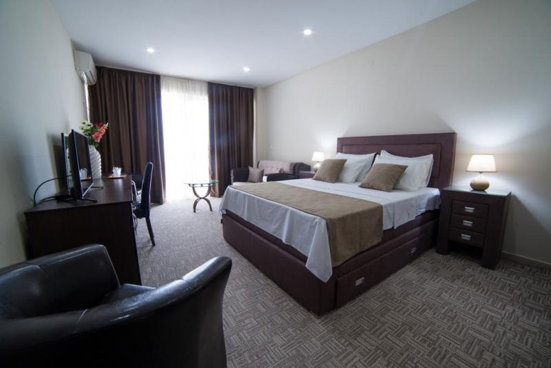 Отель, гостиница в Улцине, Черногория, 3 000 м² - фото 7