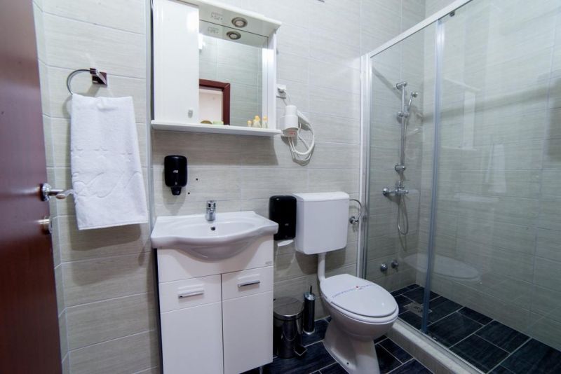 Отель, гостиница в Улцине, Черногория, 3 000 м² - фото 9