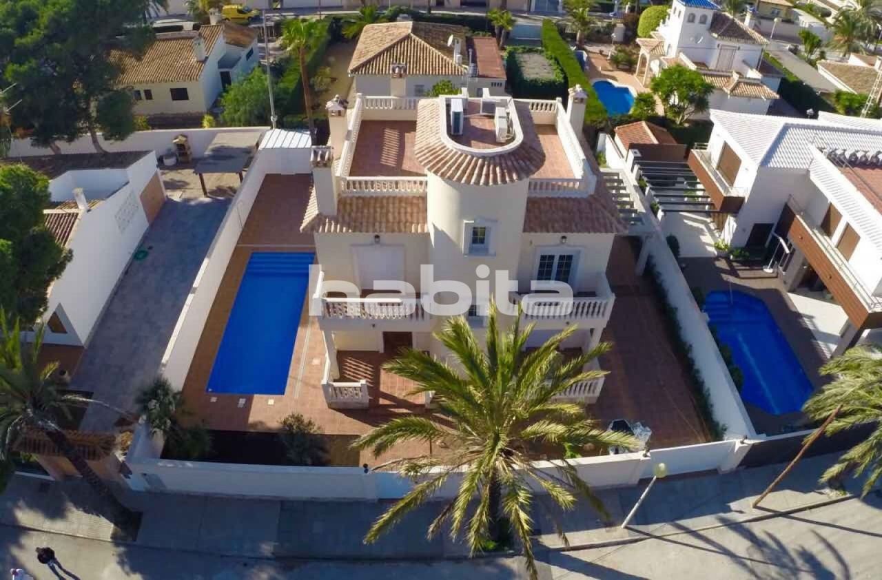 Дом в Ориуэле, Испания, 260 м2 - фото 1