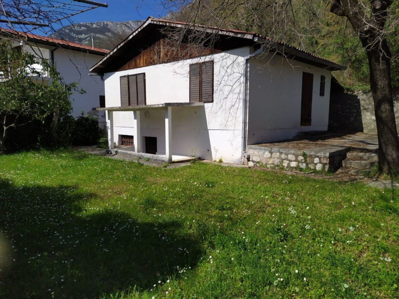 Коммерческая недвижимость в Сутоморе, Черногория, 90 м2 - фото 1