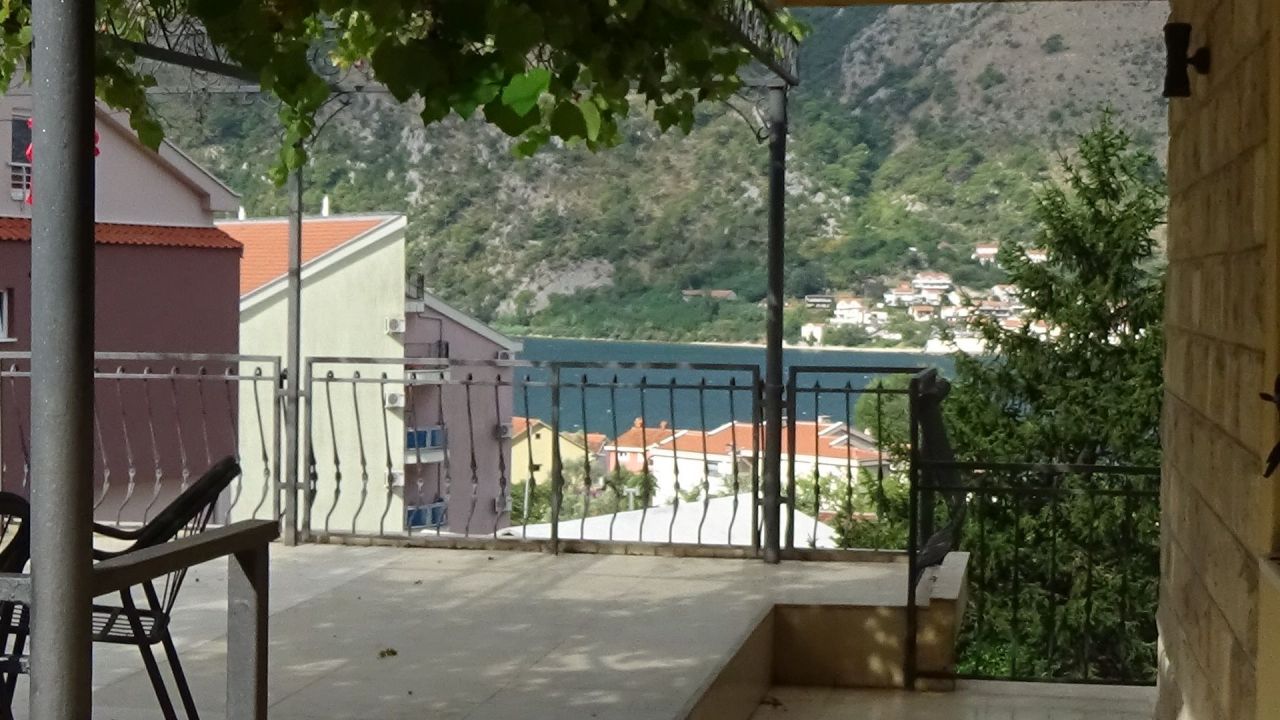 Вилла в Доброте, Черногория, 300 м² - фото 9