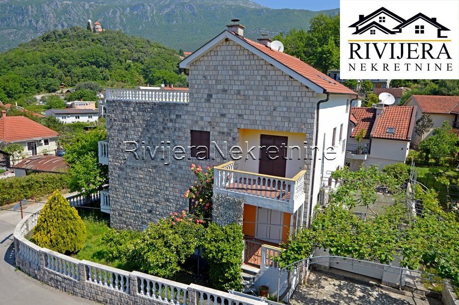Дом в Херцег-Нови, Черногория, 390 м2 - фото 1