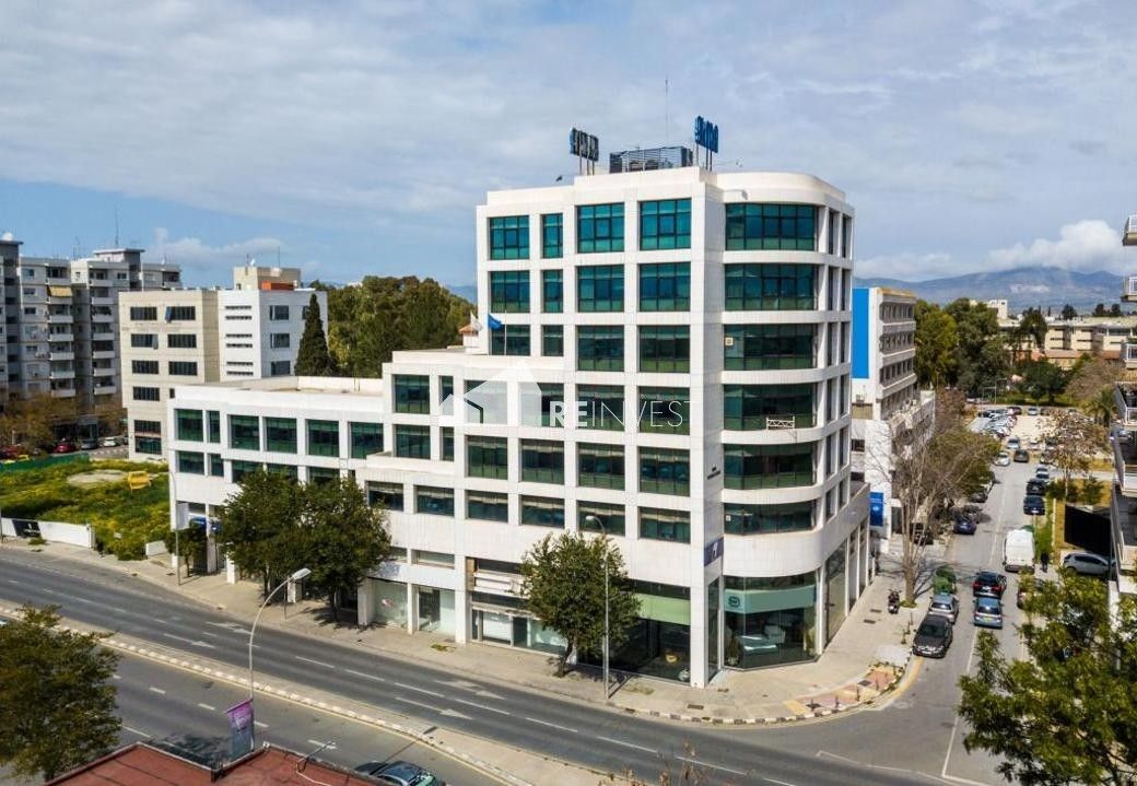 Коммерческая недвижимость в Никосии, Кипр, 2 130 м2 - фото 1