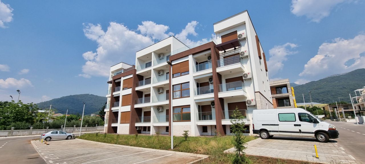 Апартаменты в Тивате, Черногория, 72 м2 - фото 1