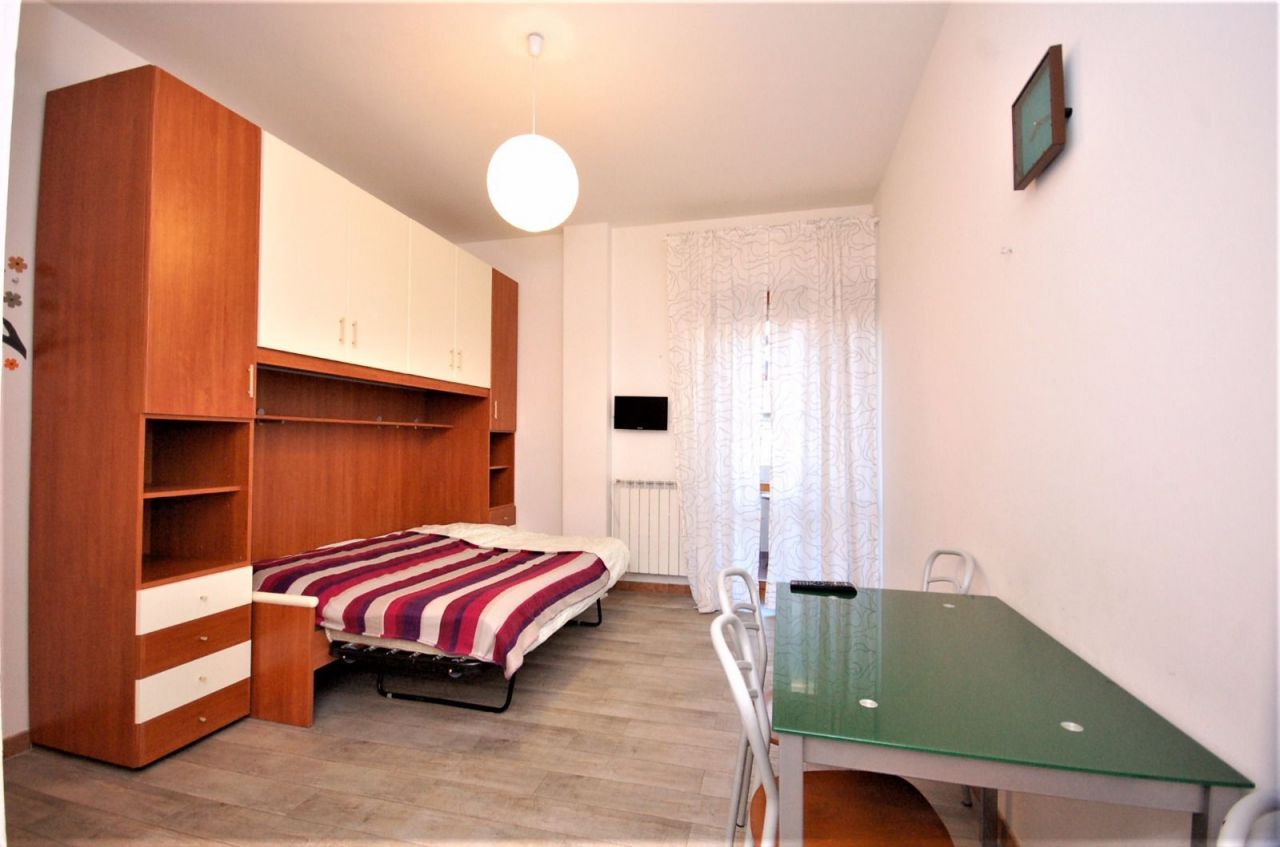 Квартира в Монтесильвано, Италия, 29 м2 - фото 1