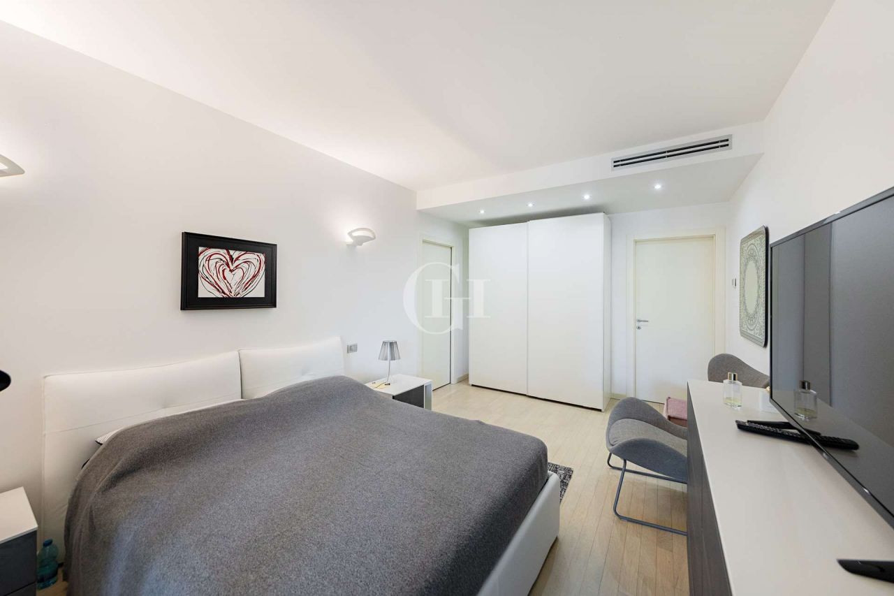 Вилла у озера Гарда, Италия, 300 м² - фото 11