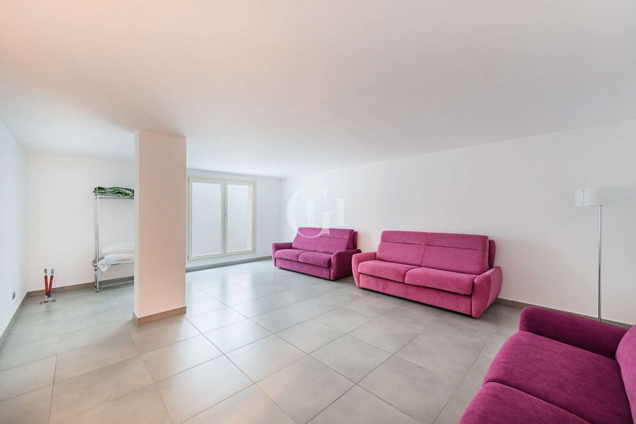 Вилла у озера Гарда, Италия, 300 м² - фото 18