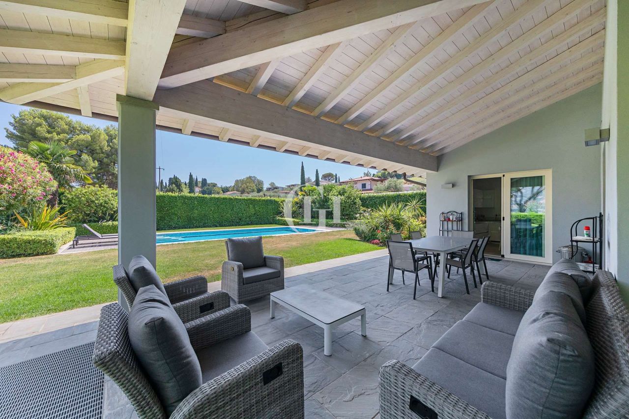 Вилла у озера Гарда, Италия, 300 м² - фото 4