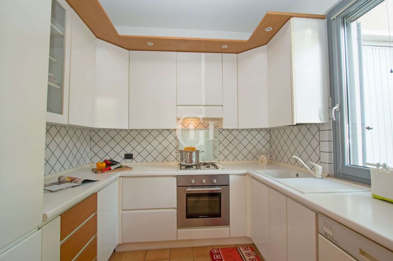 Вилла у озера Гарда, Италия, 280 м² - фото 10