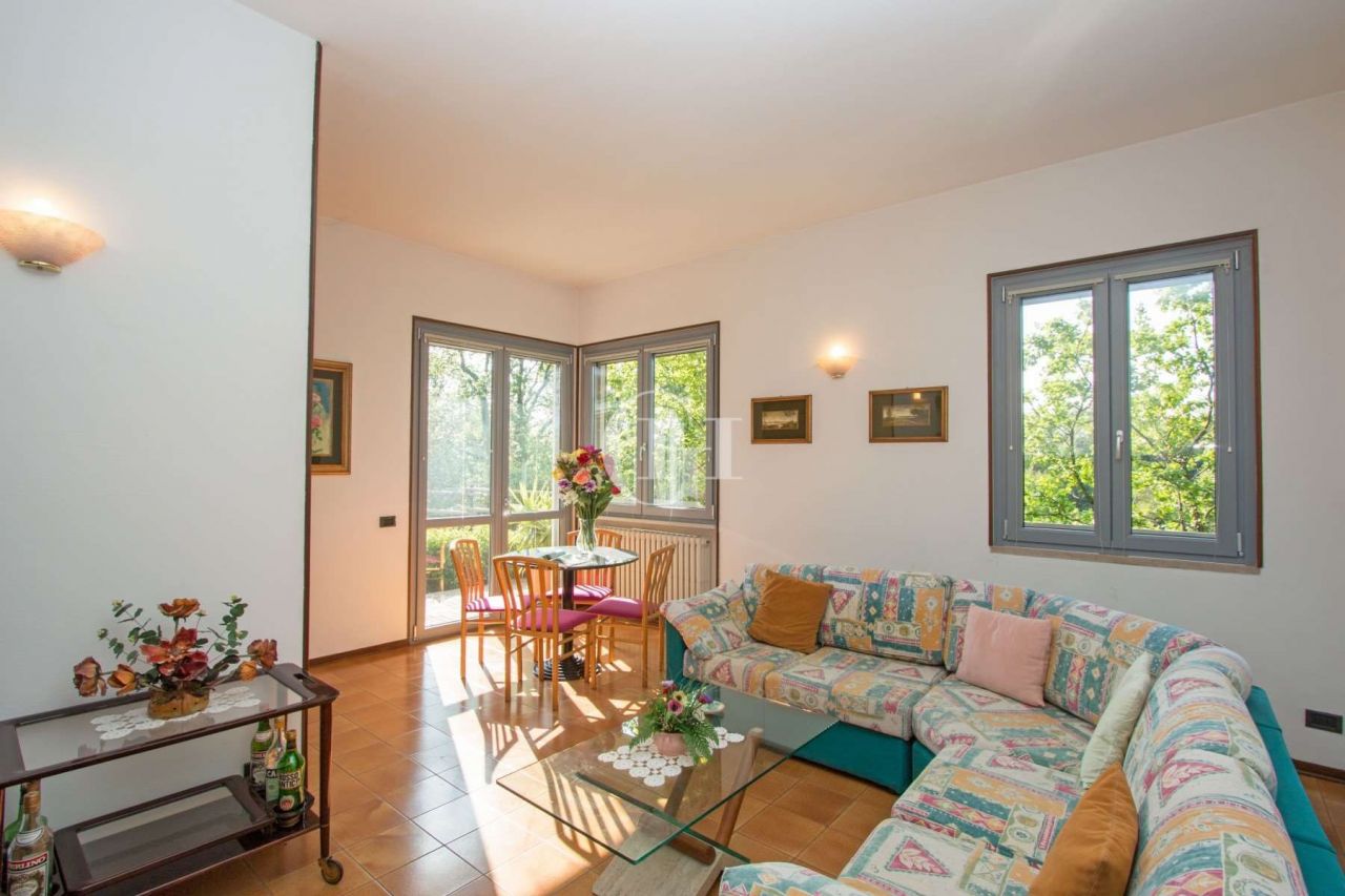 Вилла у озера Гарда, Италия, 280 м² - фото 6