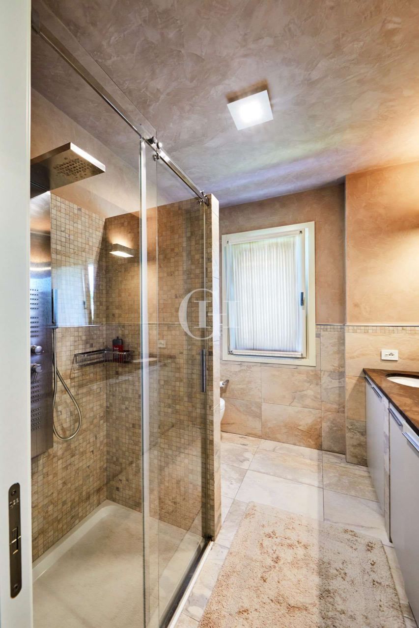 Апартаменты у озера Гарда, Италия, 132 м² - фото 12