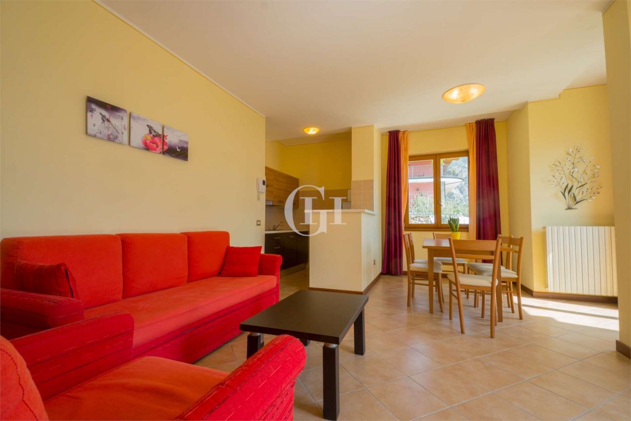 Вилла у озера Гарда, Италия, 780 м² - фото 12