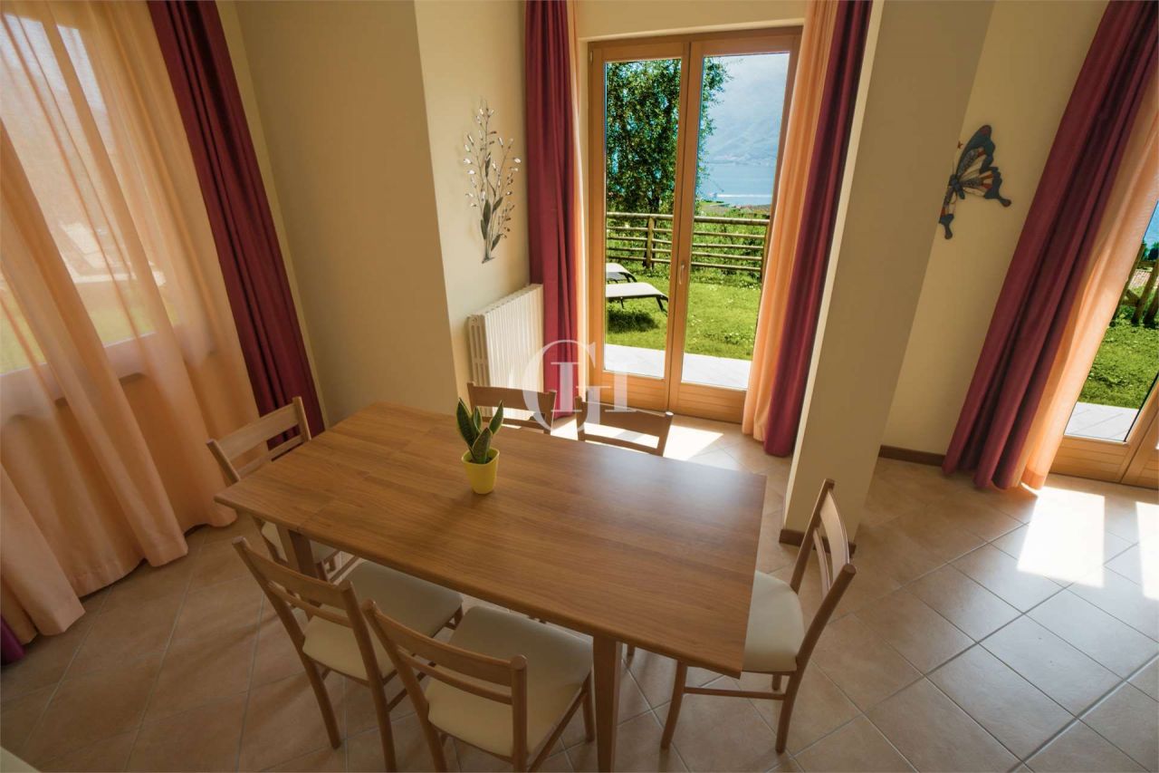 Вилла у озера Гарда, Италия, 780 м² - фото 10