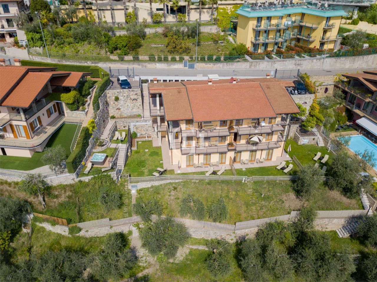 Вилла у озера Гарда, Италия, 780 м² - фото 3