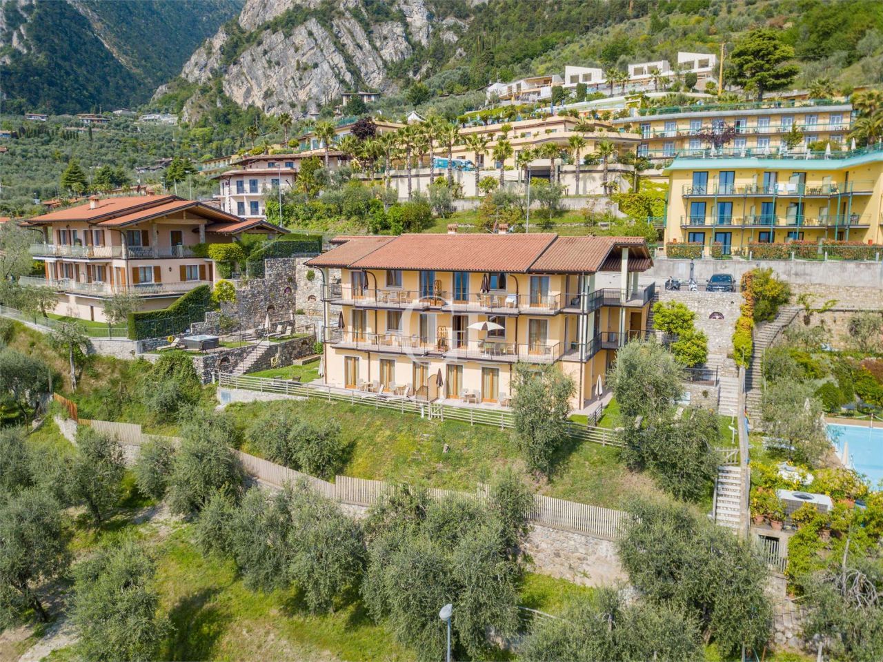 Вилла у озера Гарда, Италия, 780 м² - фото 4