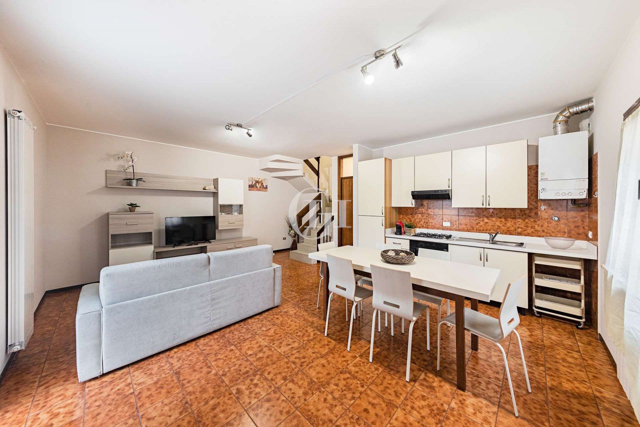 Таунхаус у озера Гарда, Италия, 100 м² - фото 2