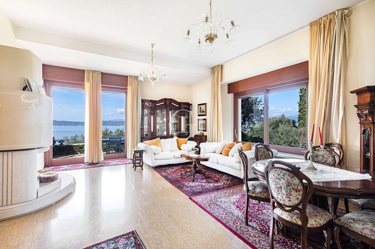Вилла у озера Гарда, Италия, 1 050 м² - фото 12