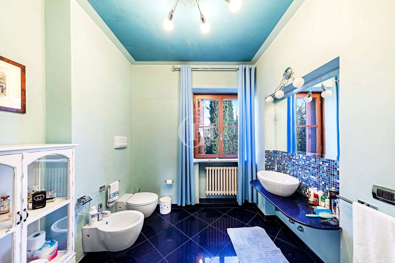 Вилла у озера Гарда, Италия, 1 050 м² - фото 17