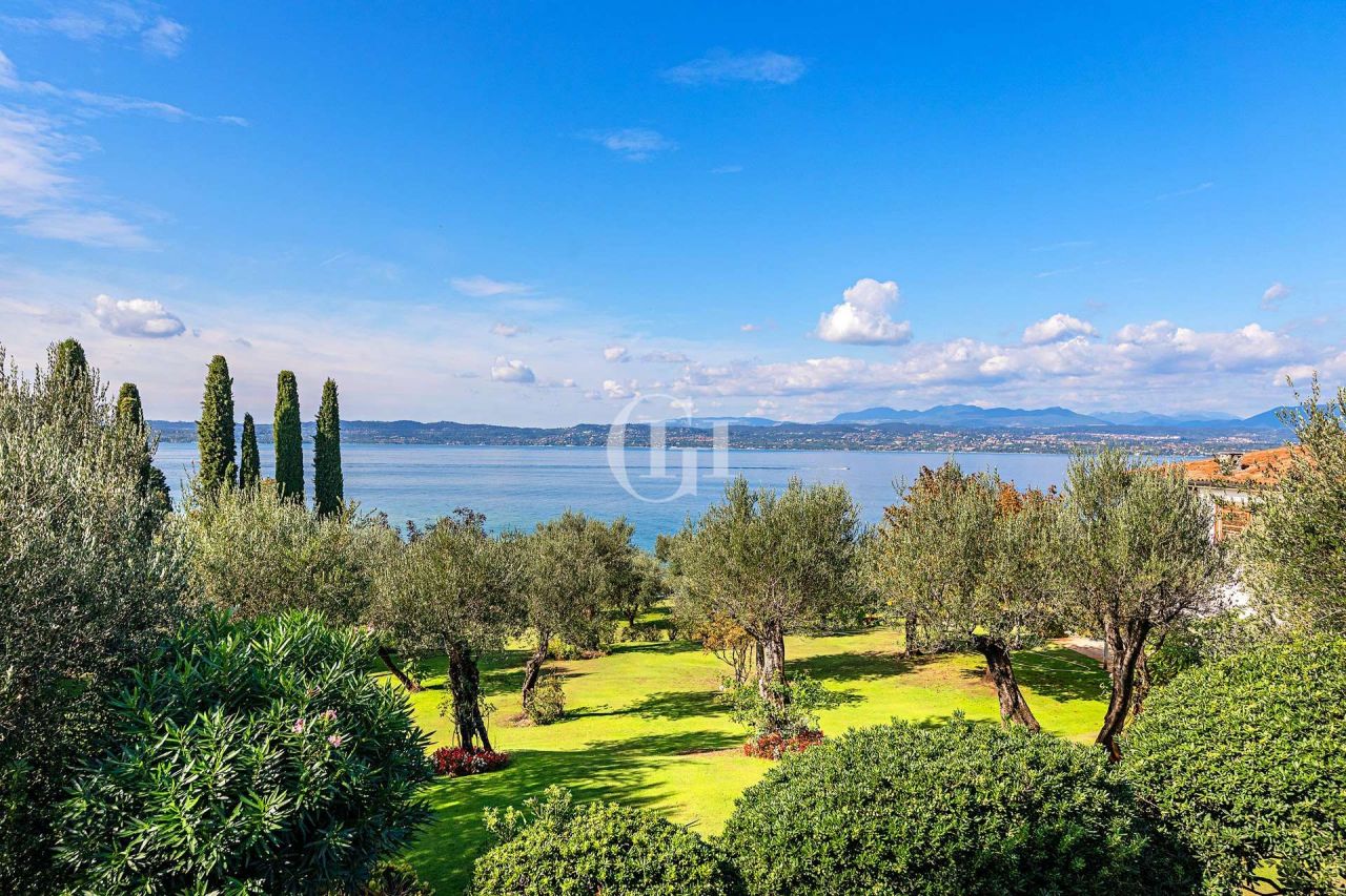 Вилла у озера Гарда, Италия, 1 050 м² - фото 18