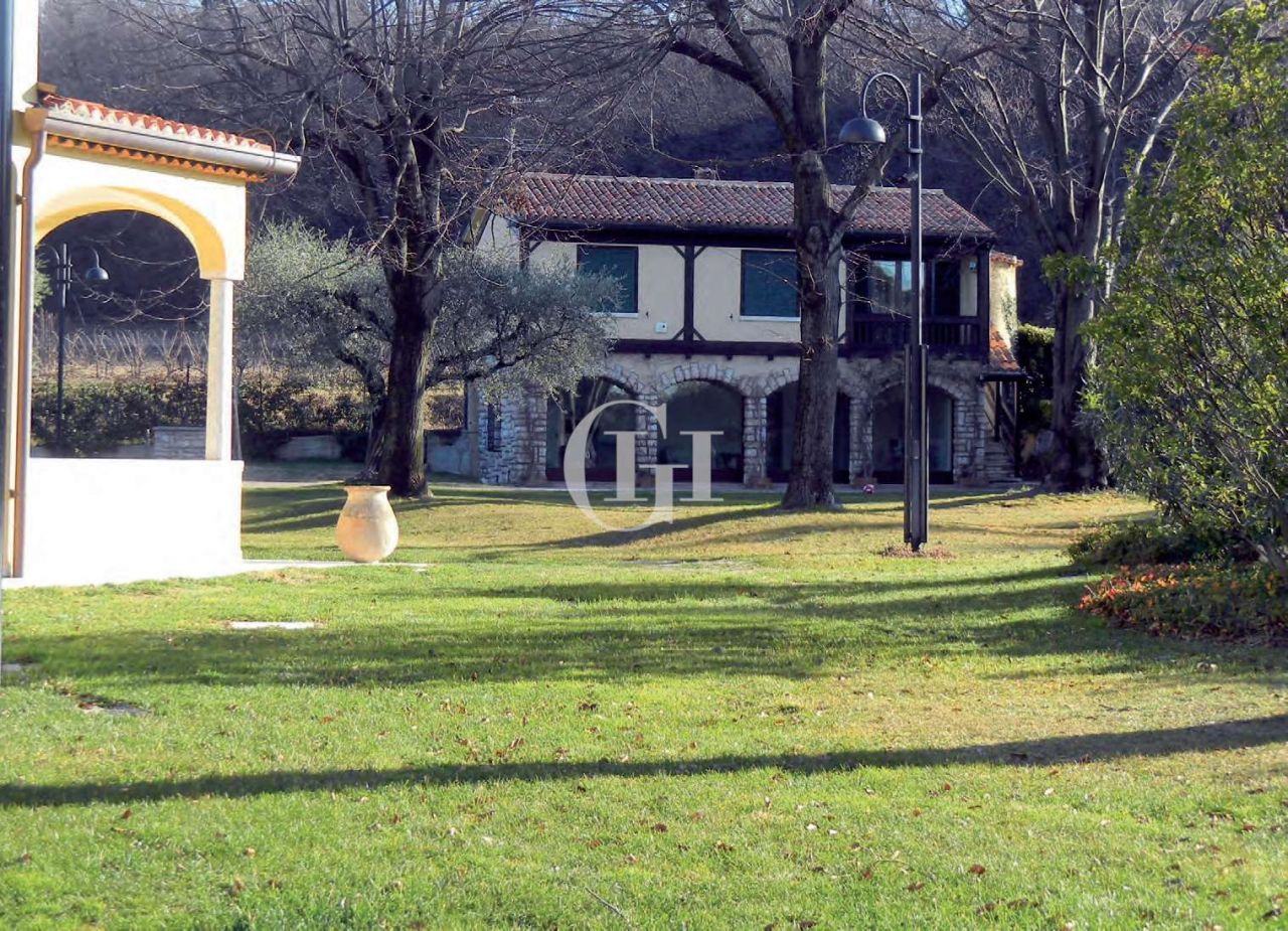 Поместье у озера Гарда, Италия, 750 м² - фото 8