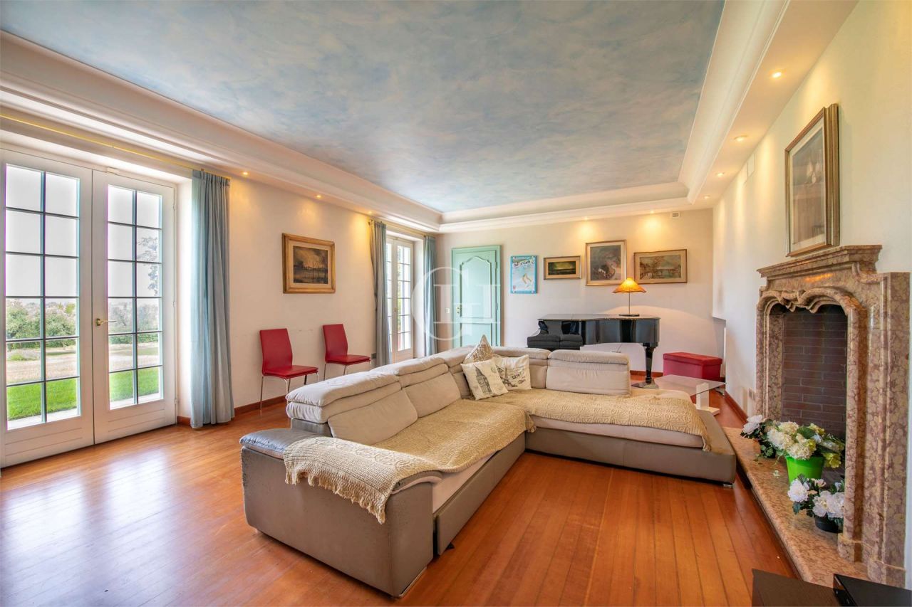 Поместье у озера Гарда, Италия, 750 м² - фото 9