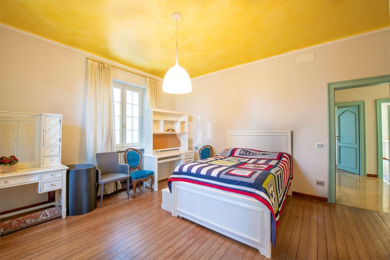 Поместье у озера Гарда, Италия, 750 м² - фото 13