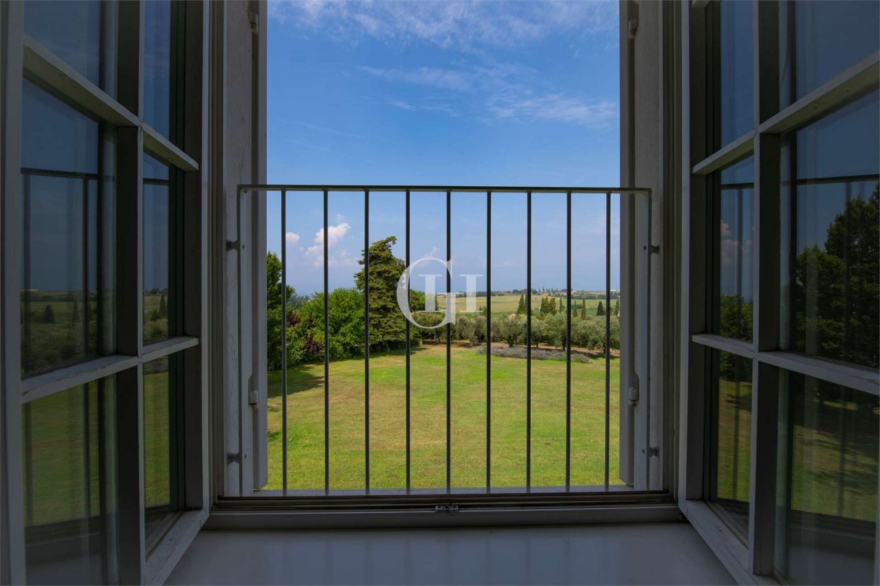 Поместье у озера Гарда, Италия, 750 м² - фото 17