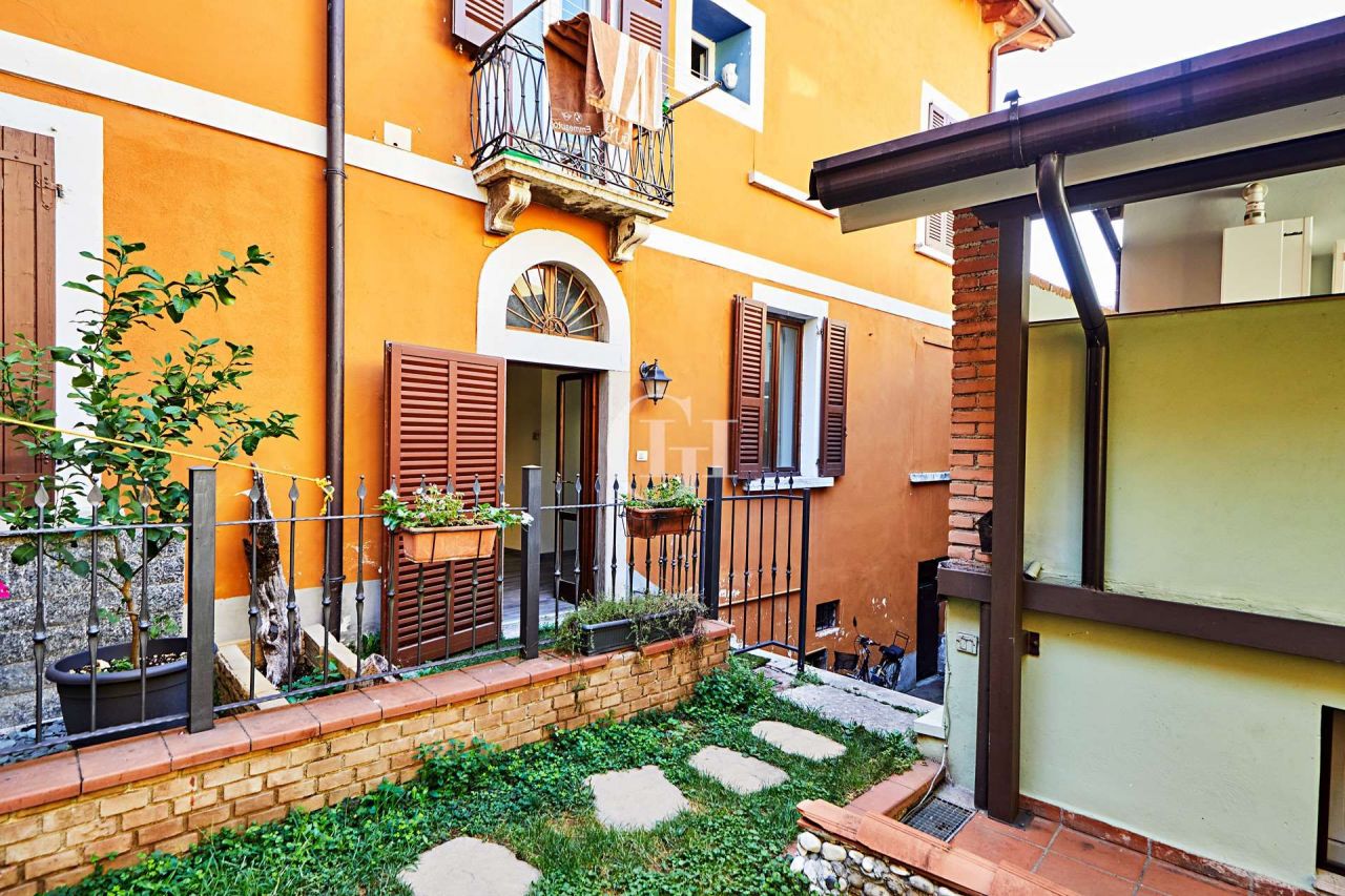 Апартаменты у озера Гарда, Италия, 70 м² - фото 2