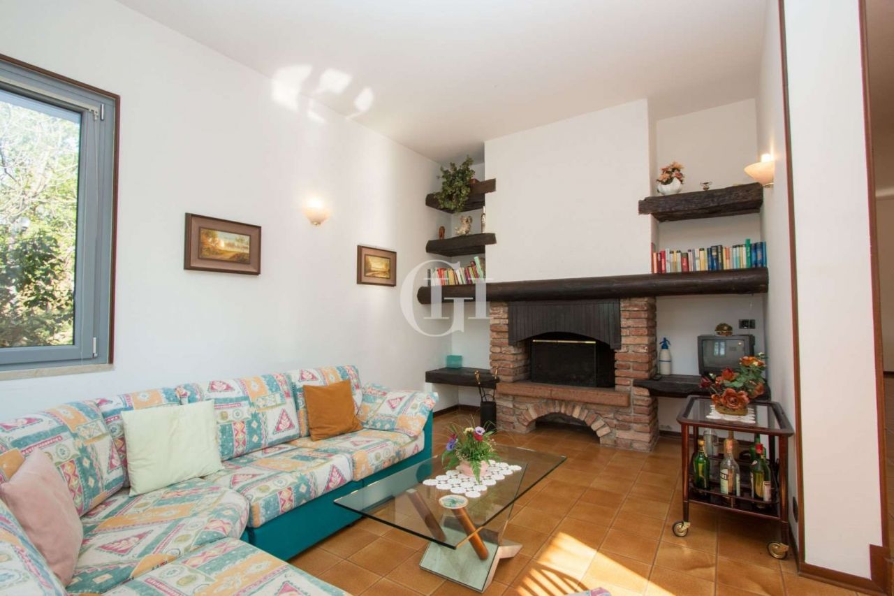 Вилла у озера Гарда, Италия, 280 м² - фото 4