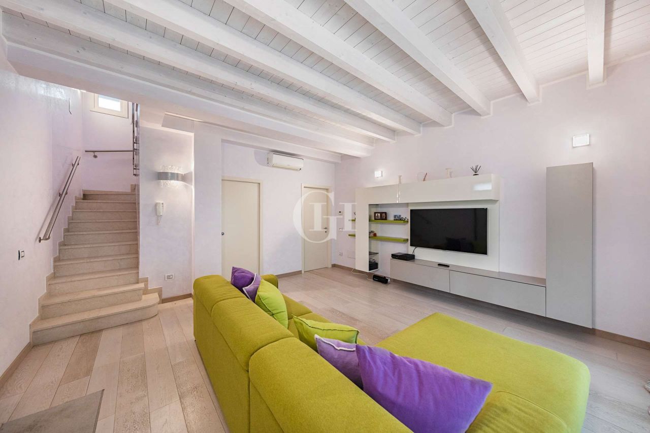 Вилла у озера Гарда, Италия, 210 м² - фото 3